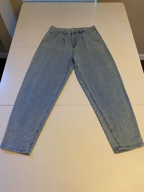 S.O.N.G. Pleated Baggy Jeans Light Wash Ultra High Rise Tapered 11/30 SJ22081LMV